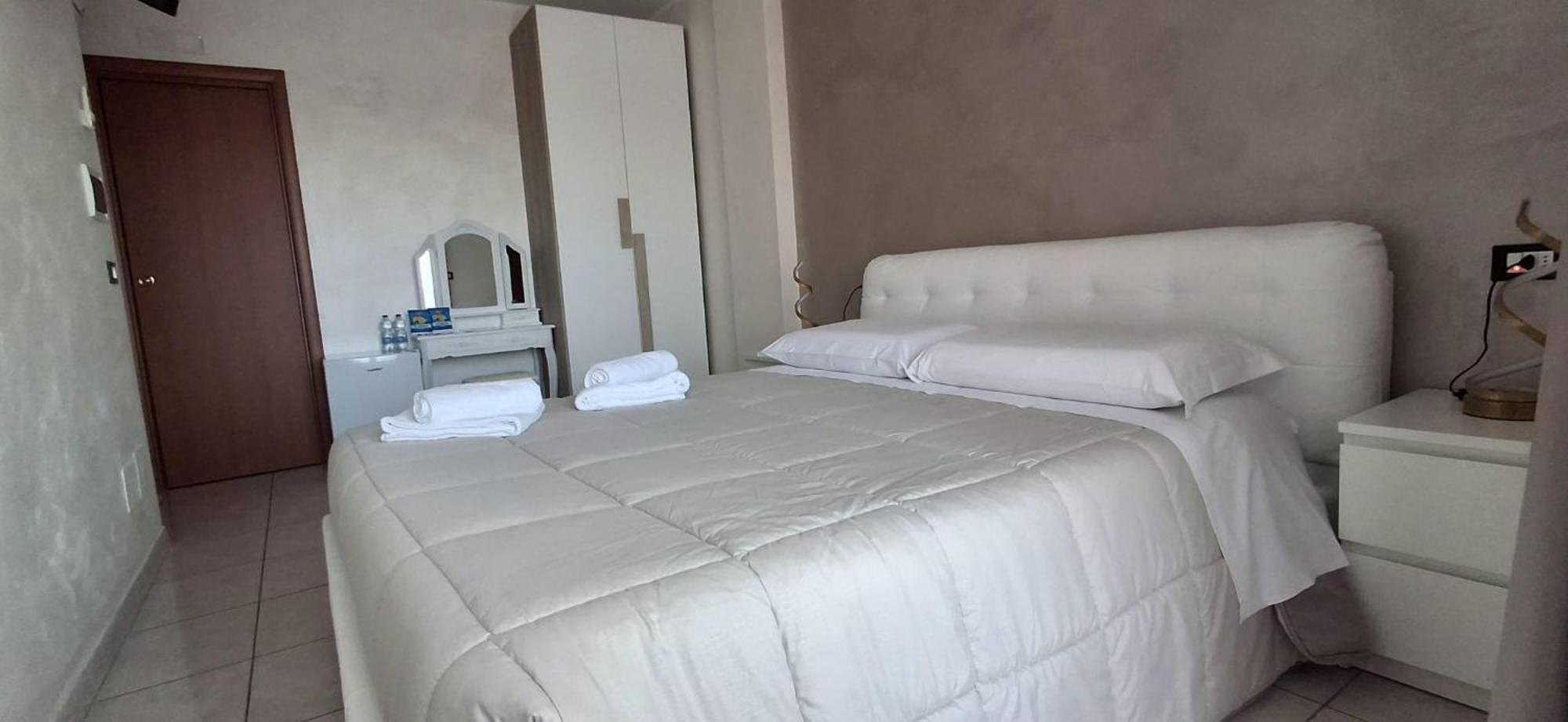B&B La Ninfa Del Lago Лезина Экстерьер фото
